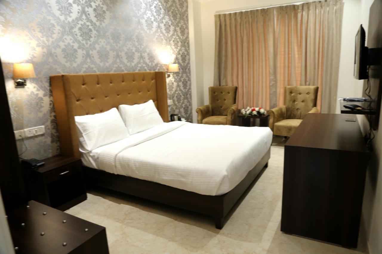 Awadh Inn Noida Zewnętrze zdjęcie