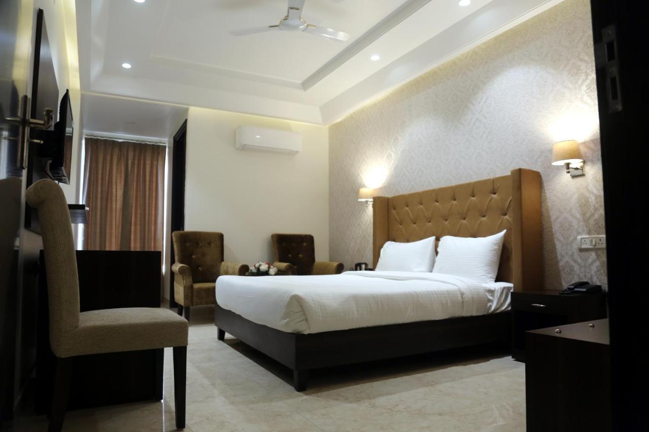 Awadh Inn Noida Zewnętrze zdjęcie