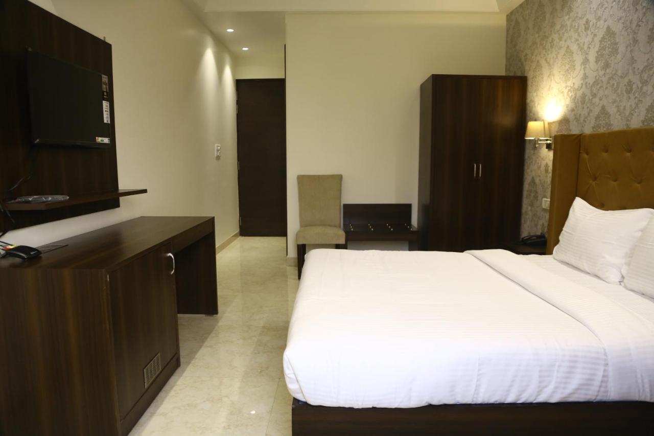 Awadh Inn Noida Zewnętrze zdjęcie