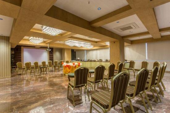 Awadh Inn Noida Zewnętrze zdjęcie
